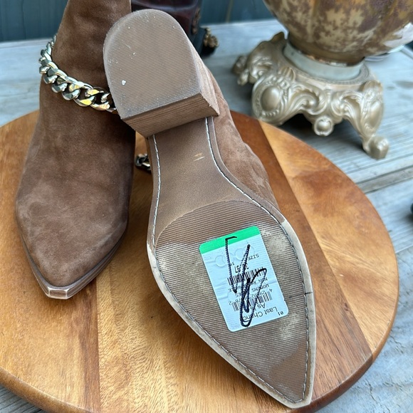 👢Steve Madden Cedar Brown Suede Leather With
Chain Ankle Booties size 10 - Picture 12 of 13